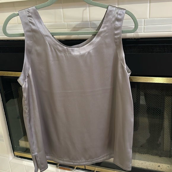 Saks Fifth Avenue Tops - Saks Fifth Avenue 100% Silk sleeveless shell pale green Size Large